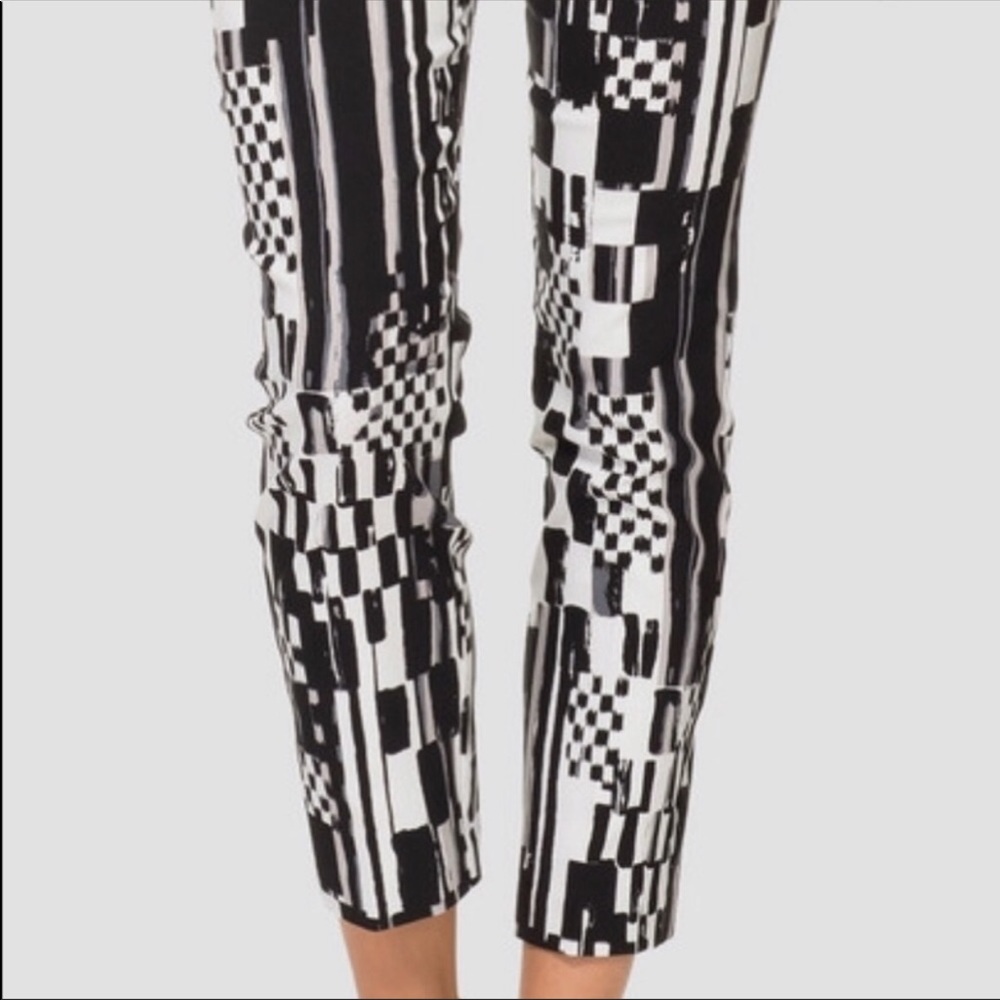 Joseph Ribkoff Print Pant “crop” for over 5 “7”
